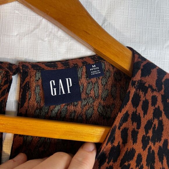 GAP Brown Black Animal Print Ruffled Aline Cropped Blouse Size Medium Petite - Picture 8 of 8